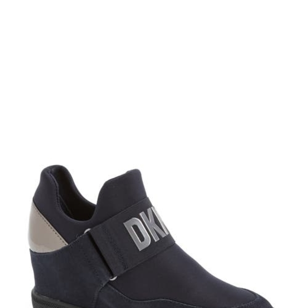 DKNY Cosmos Women S Fashion Sneakers Navy Size 9 M. Like New